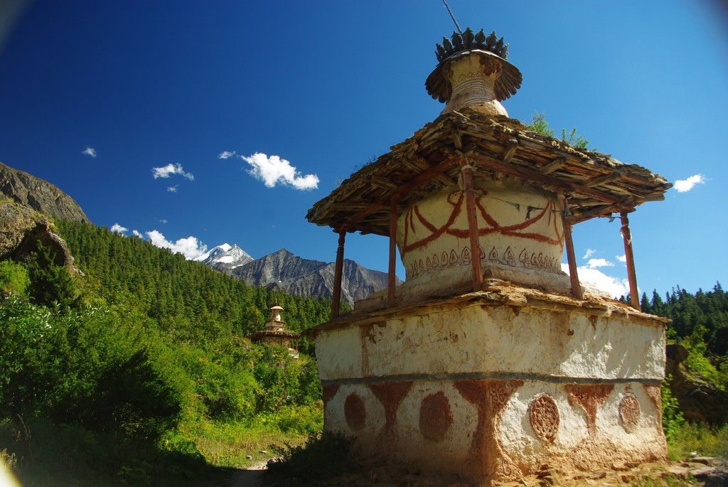 Bas Dolpo, stupa près de Phoksundo