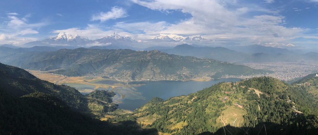 Au-dessus de Pokhara en moto, Royal Enfield Himalayan